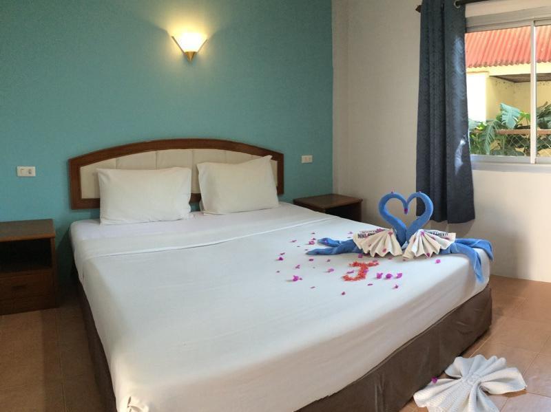 J.Holiday Inn קראבי מראה חיצוני תמונה
