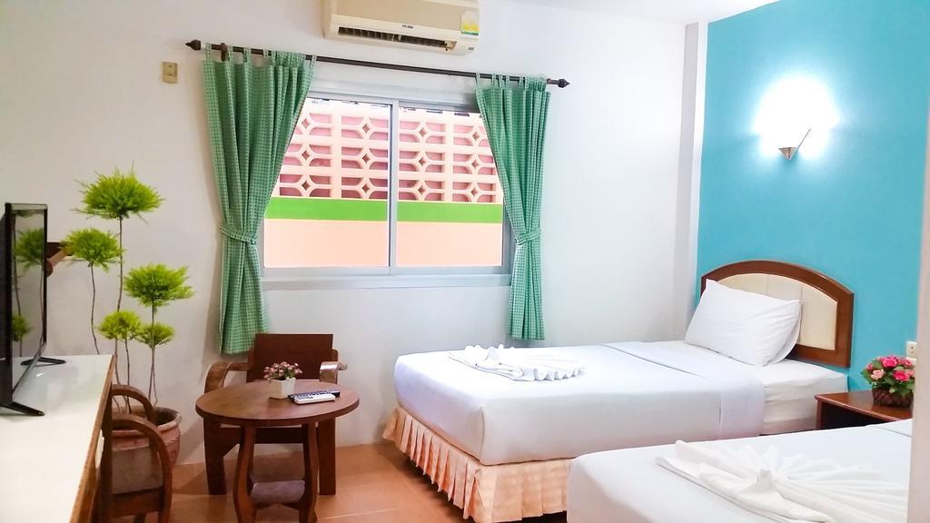 J.Holiday Inn קראבי מראה חיצוני תמונה