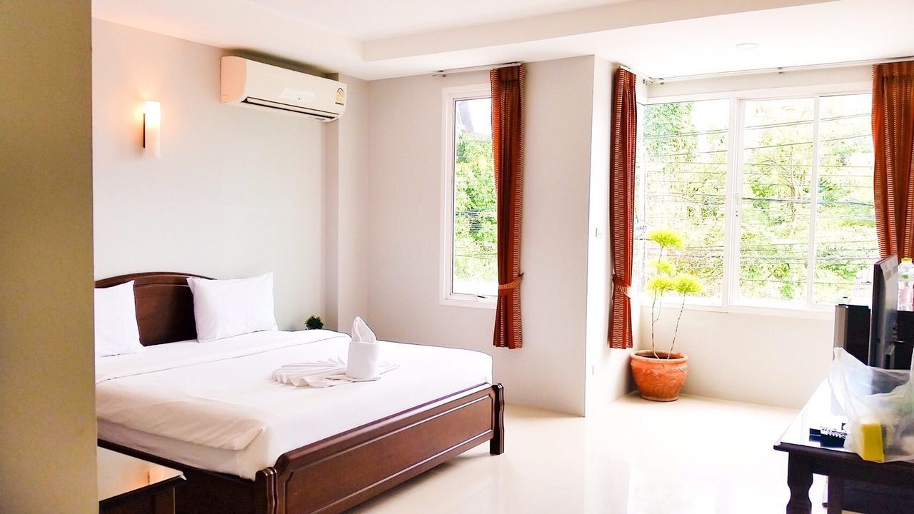 J.Holiday Inn קראבי מראה חיצוני תמונה
