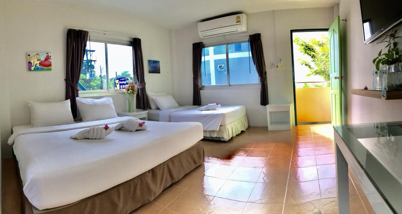 J.Holiday Inn קראבי מראה חיצוני תמונה